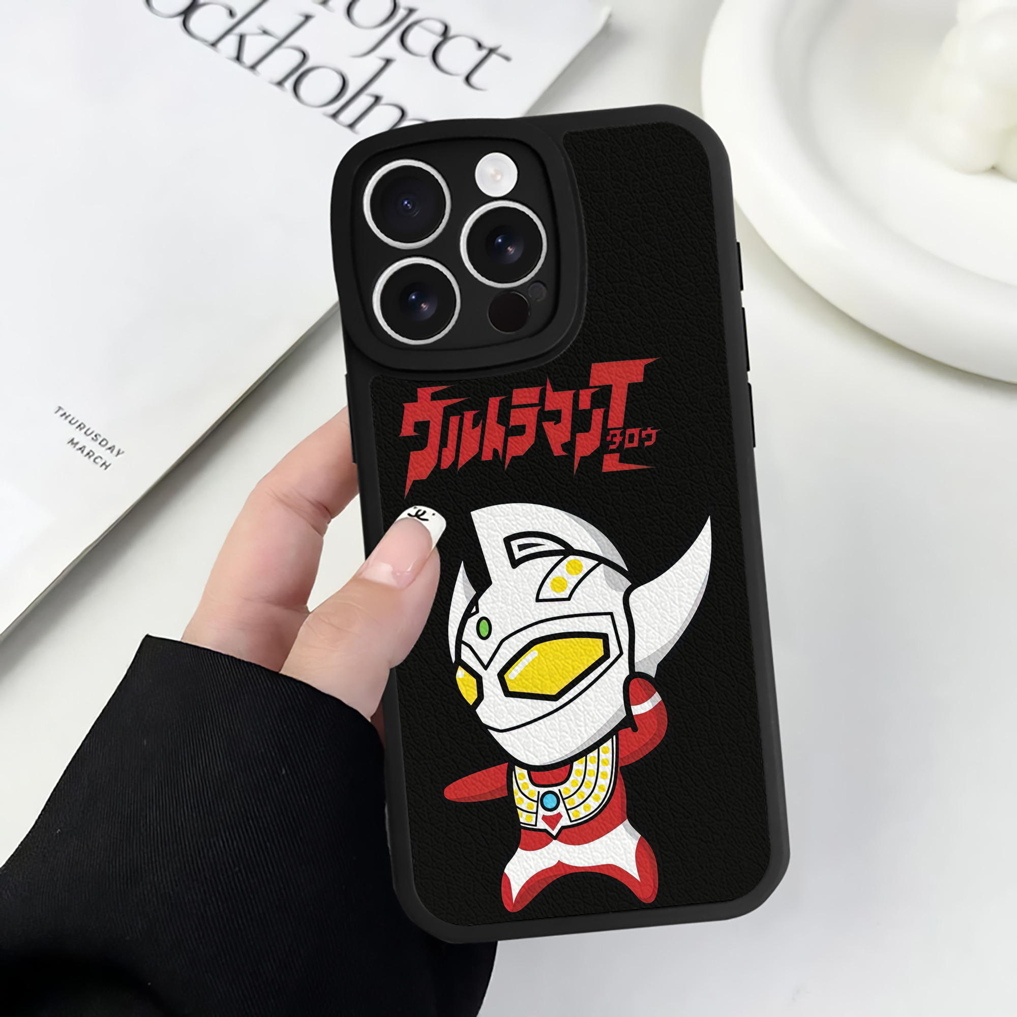 （画像用） ウルトラマン Ultraman 【iPhone 16シリーズ対応】シリコンスマホケース（レザー調） 材質：シリコン
